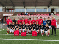 Scooter Point Deinum sponsort JO17-1 met tassen