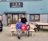 De winnaar van de tuinbank aangeboden door JaapdeVriesProdukties.nl  is bekend!