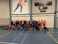 Onderling zaalvoetbal meiden en dames v.v. Hierden een groot succes!