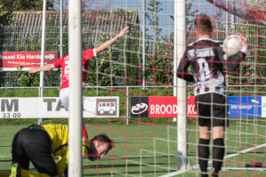 Foto's v.v. Hierden 1 - Bennekom 1 - 26 oktober 2019 foto 3/35