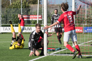 Foto's v.v. Hierden 1 - Bennekom 1 - 26 oktober 2019 foto 9/35