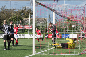 Foto's v.v. Hierden 1 - Bennekom 1 - 26 oktober 2019 foto 10/35