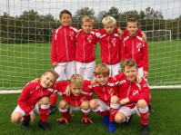 2ICT voorziet v.v. Hierden JO9-2 van nieuwe trainingspakken