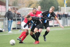 Foto's v.v. Hierden 1 - KHC 1 - 23 november 2019 foto 17/32